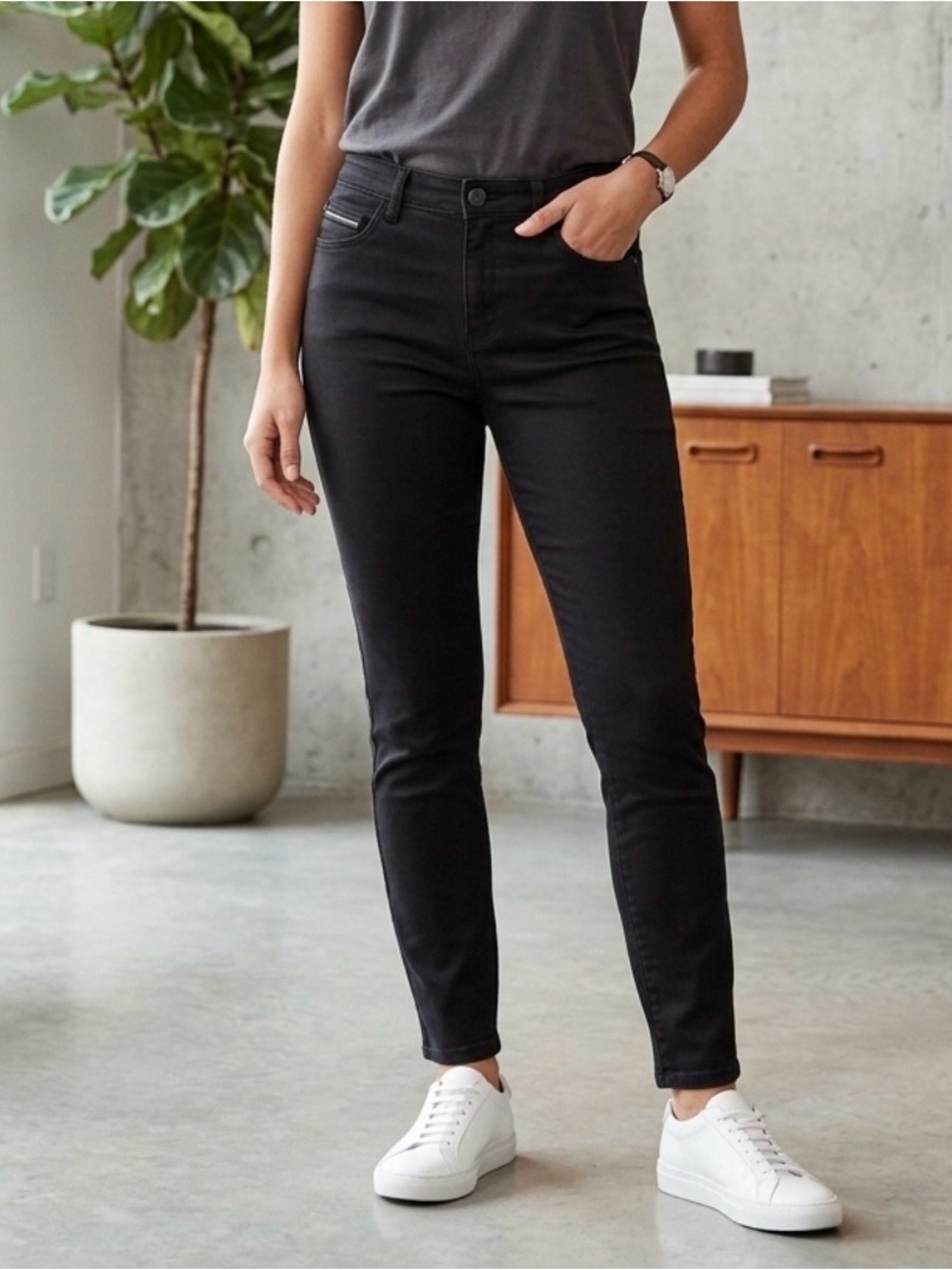 Women's Black High-Rise Stretch Jeans